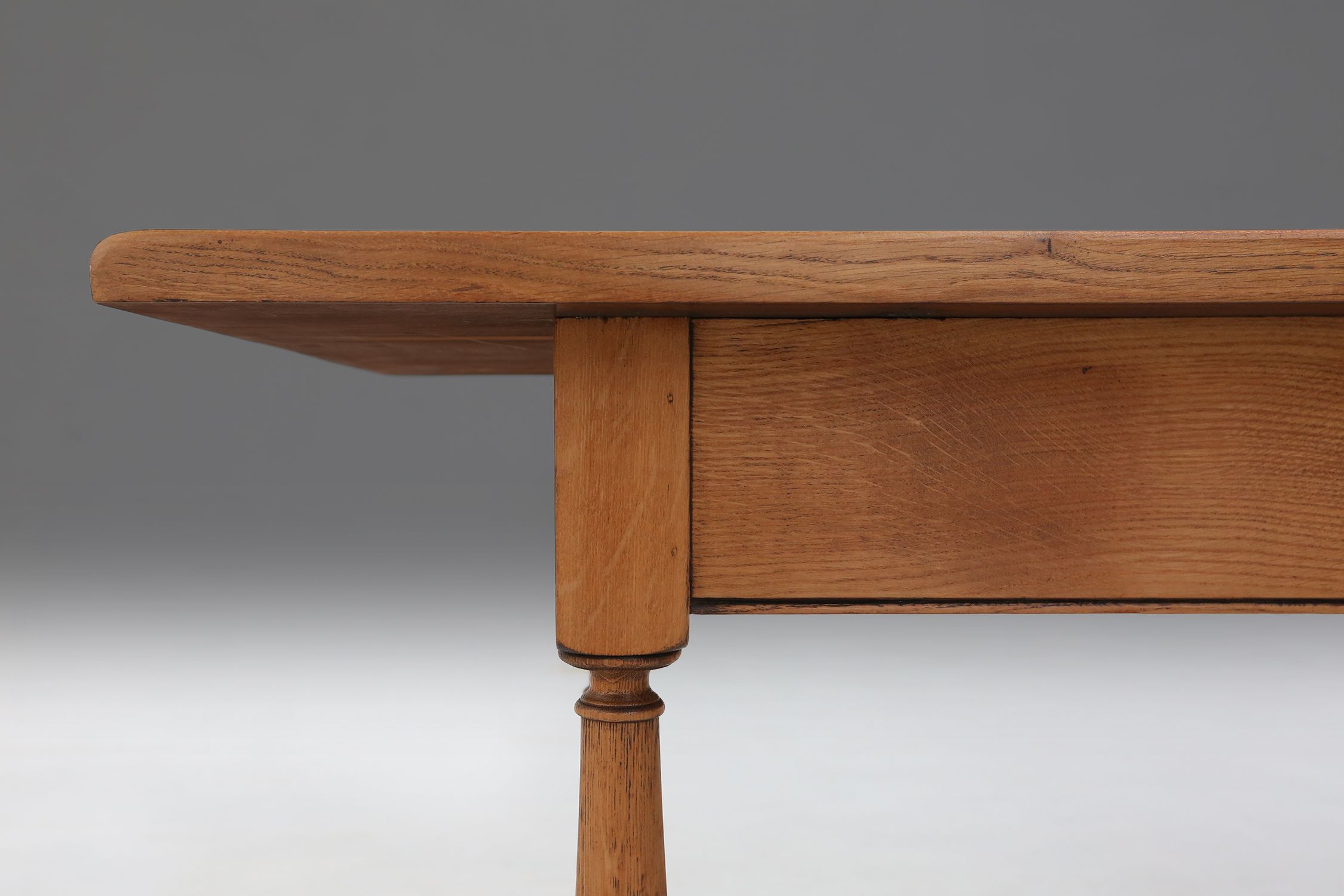 20th century Belgian oak dining tablethumbnail